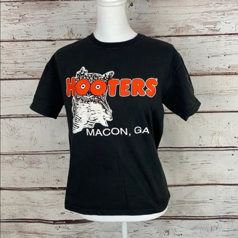 Hooters Black Tshirt Unisex M